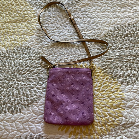 Guess Lilac w/Tan trim and strap Crossbody Bag - Like NEW - Picture 4 of 10